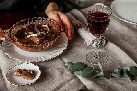 Chocolade mousse met honing-pecannoten en vijg