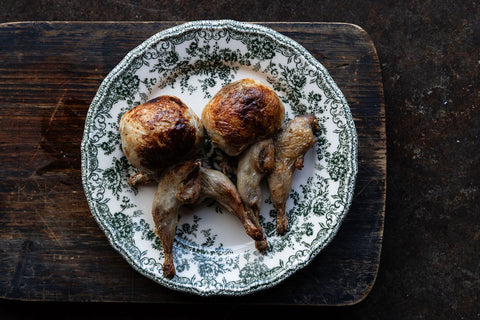 Gevulde kwartel met bospaddenstoelen