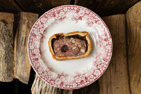 Paté en croûte van Nederlands hert, kers en amandel