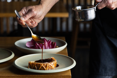 Jus van restaurant Choux | Gasconne jus met beef garum en hazelnoot