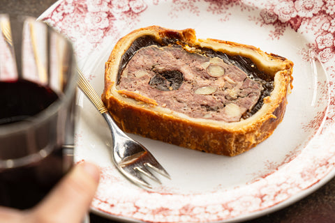 Paté en croûte van Nederlands hert, kers en amandel