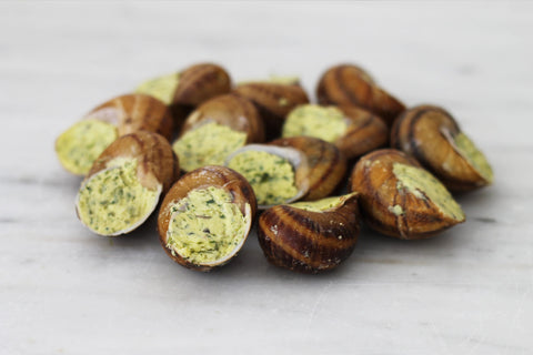 Escargots met knoflook-kruidenboter en pastis