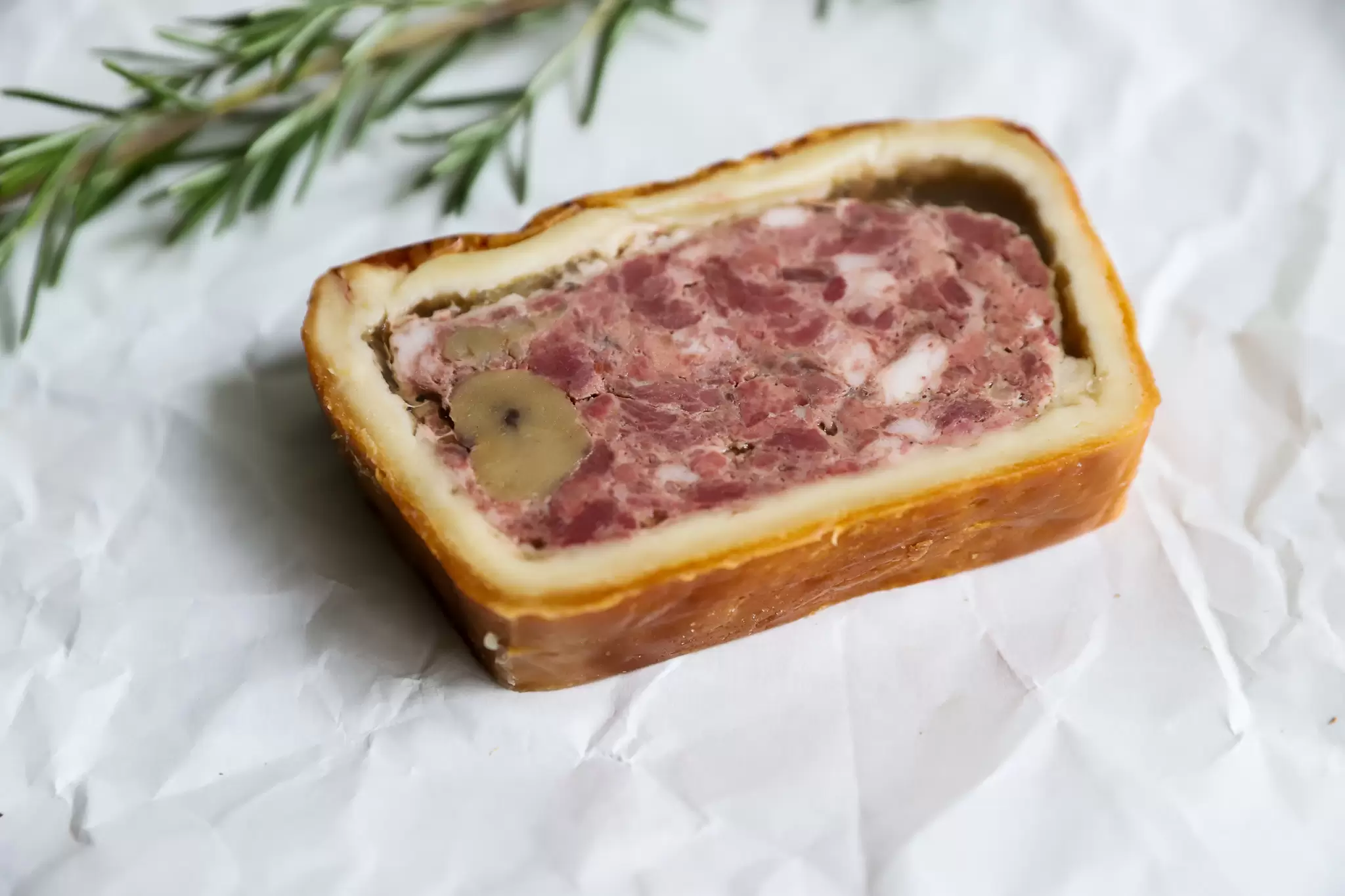 Pate en croute met dennen