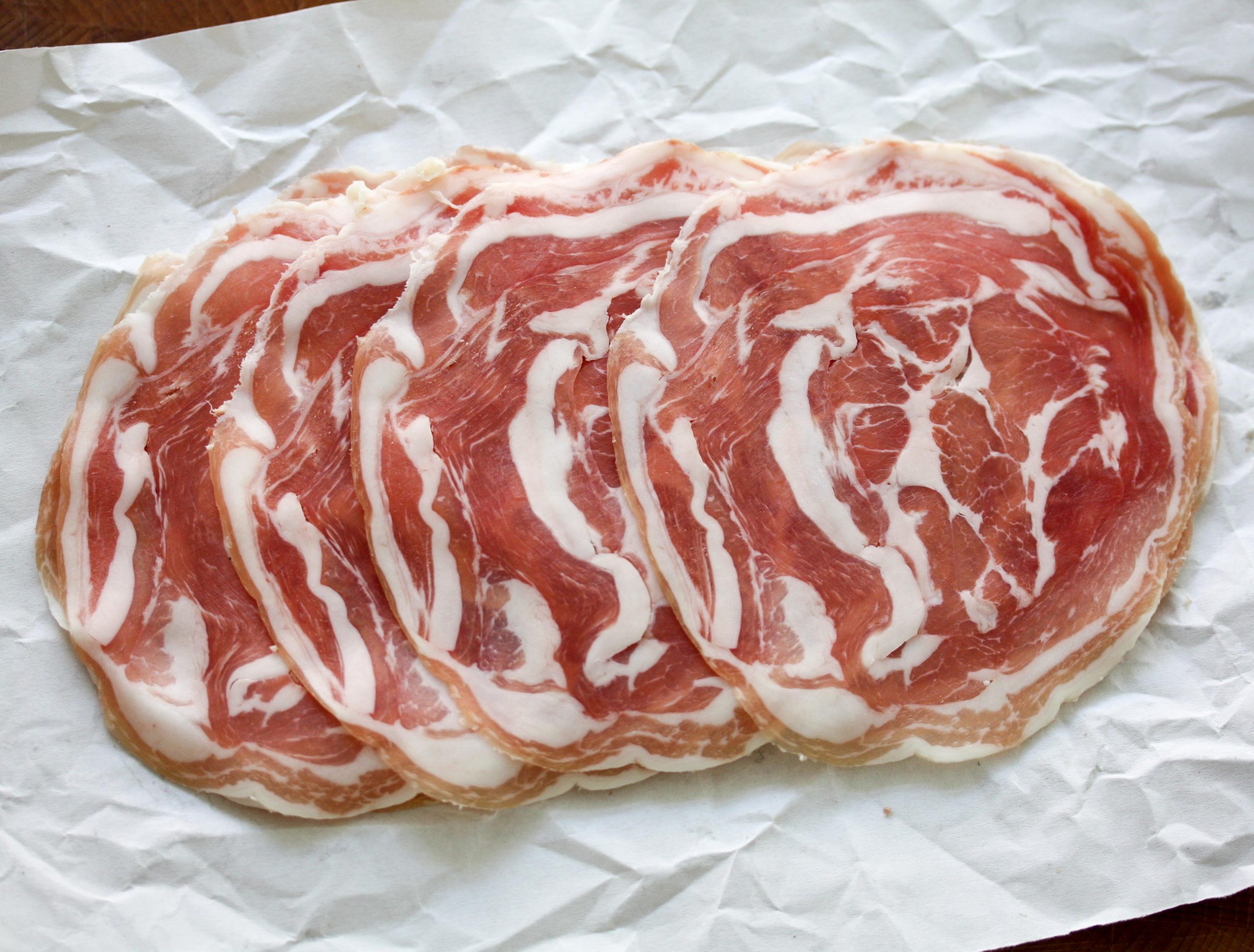 Gesneden pancetta coppata